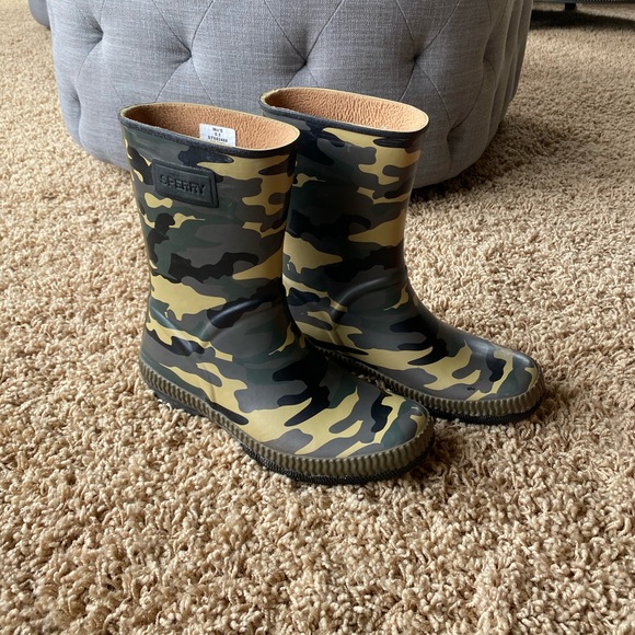 camo sperry boots